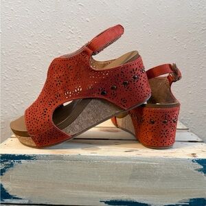 Very G Wedge Sandals | Size 9